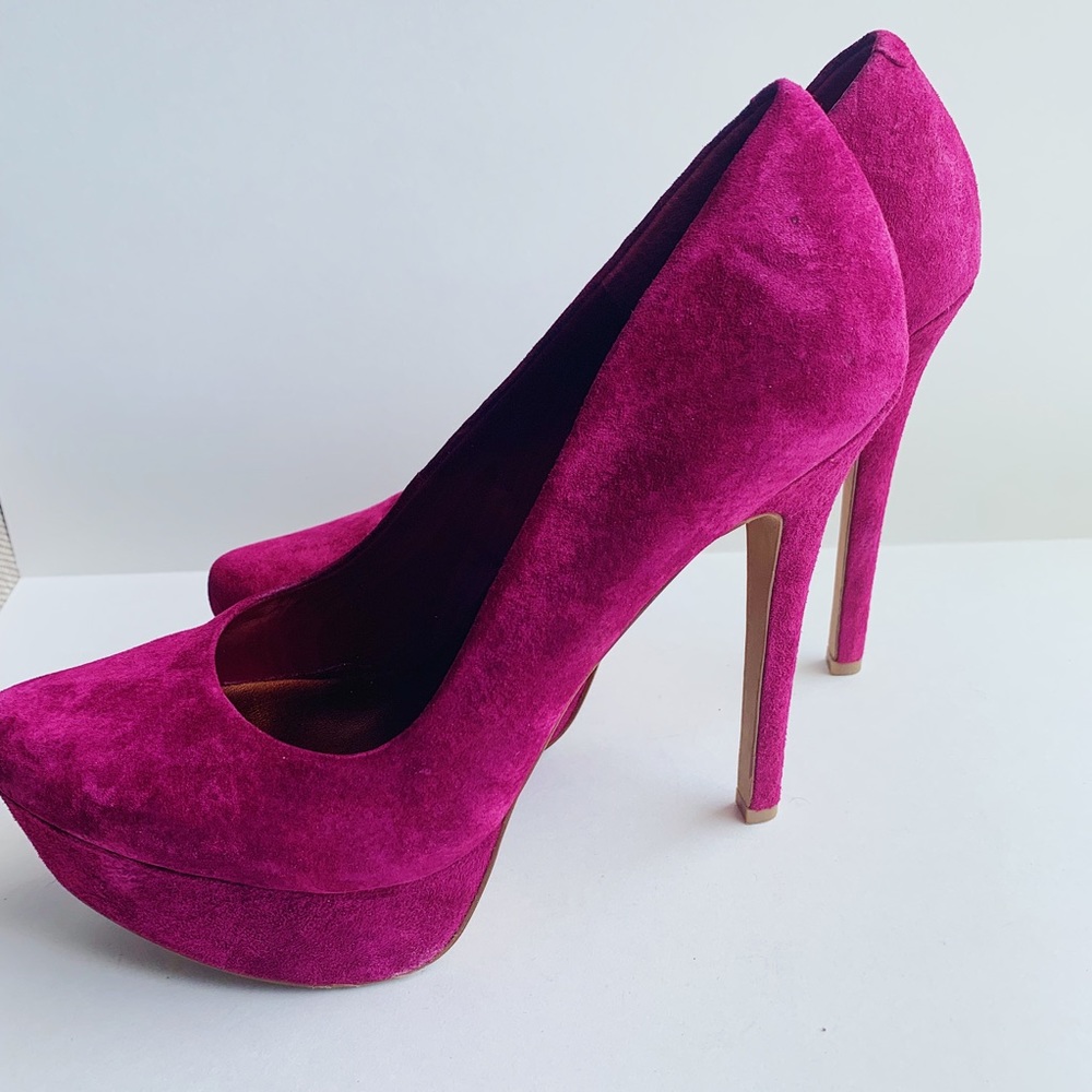 Jessica Simpson Fuchsia Suede Pumps